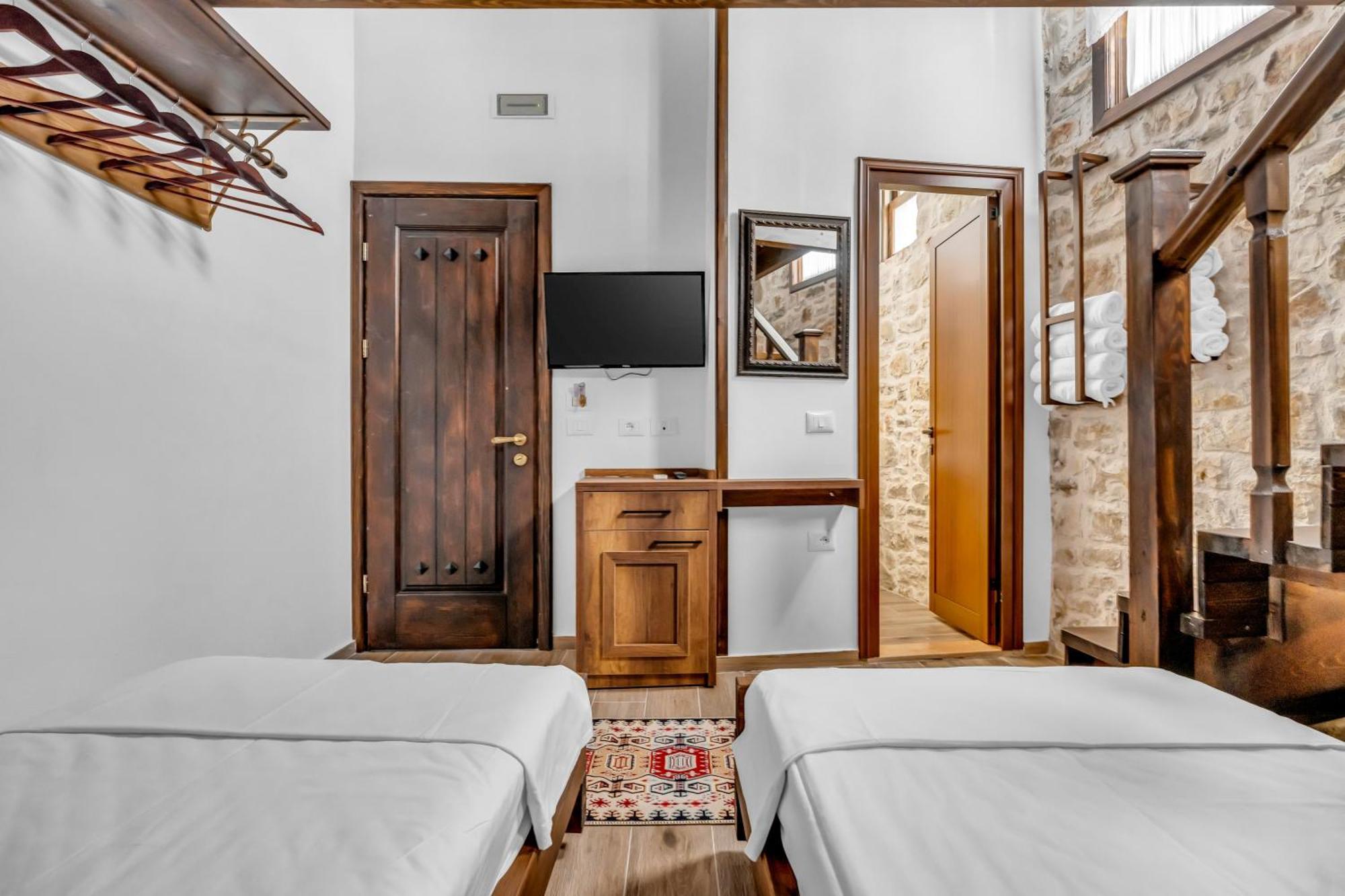 Hotel Bohem Берат Экстерьер фото