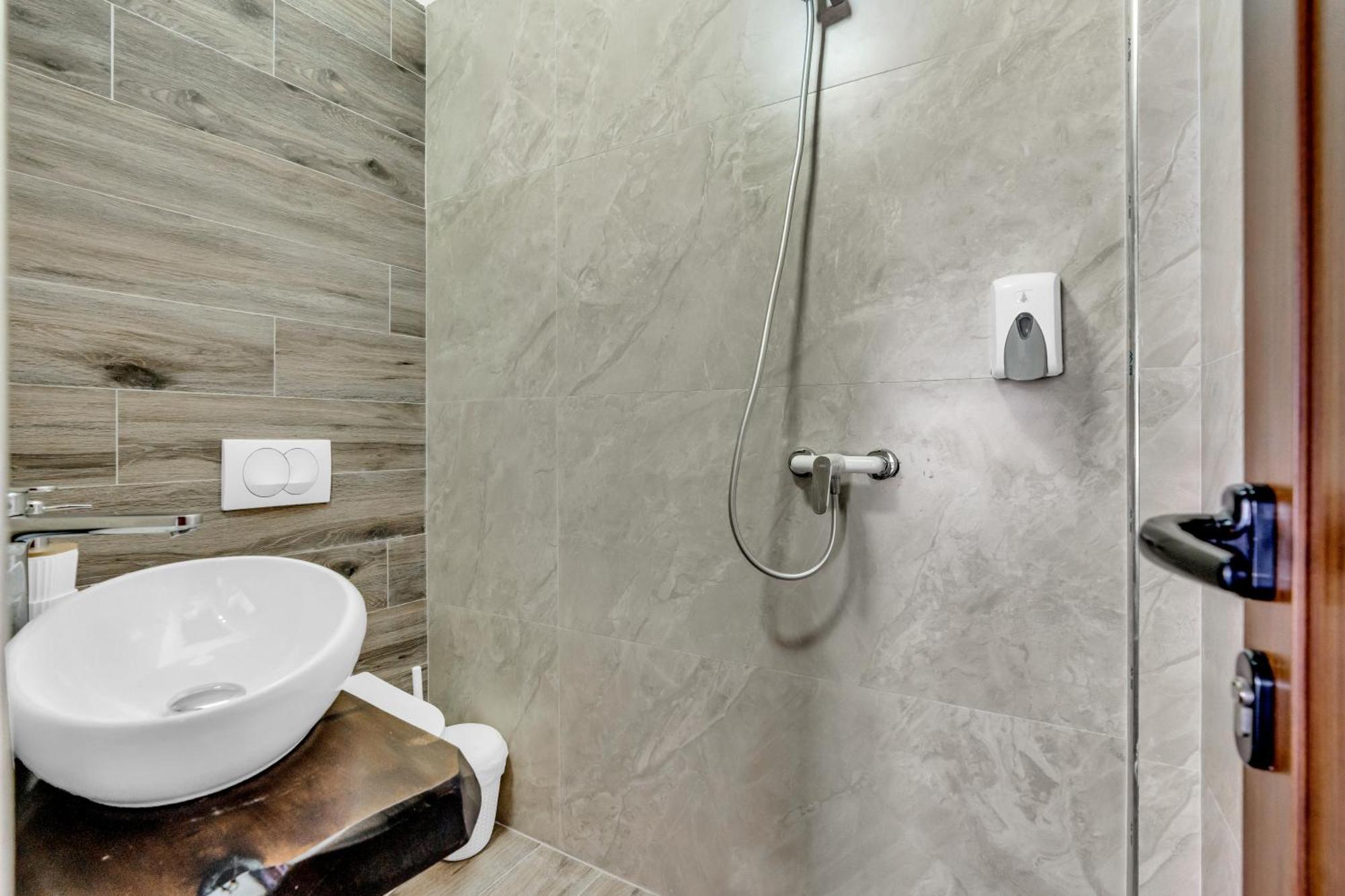 Hotel Bohem Берат Экстерьер фото