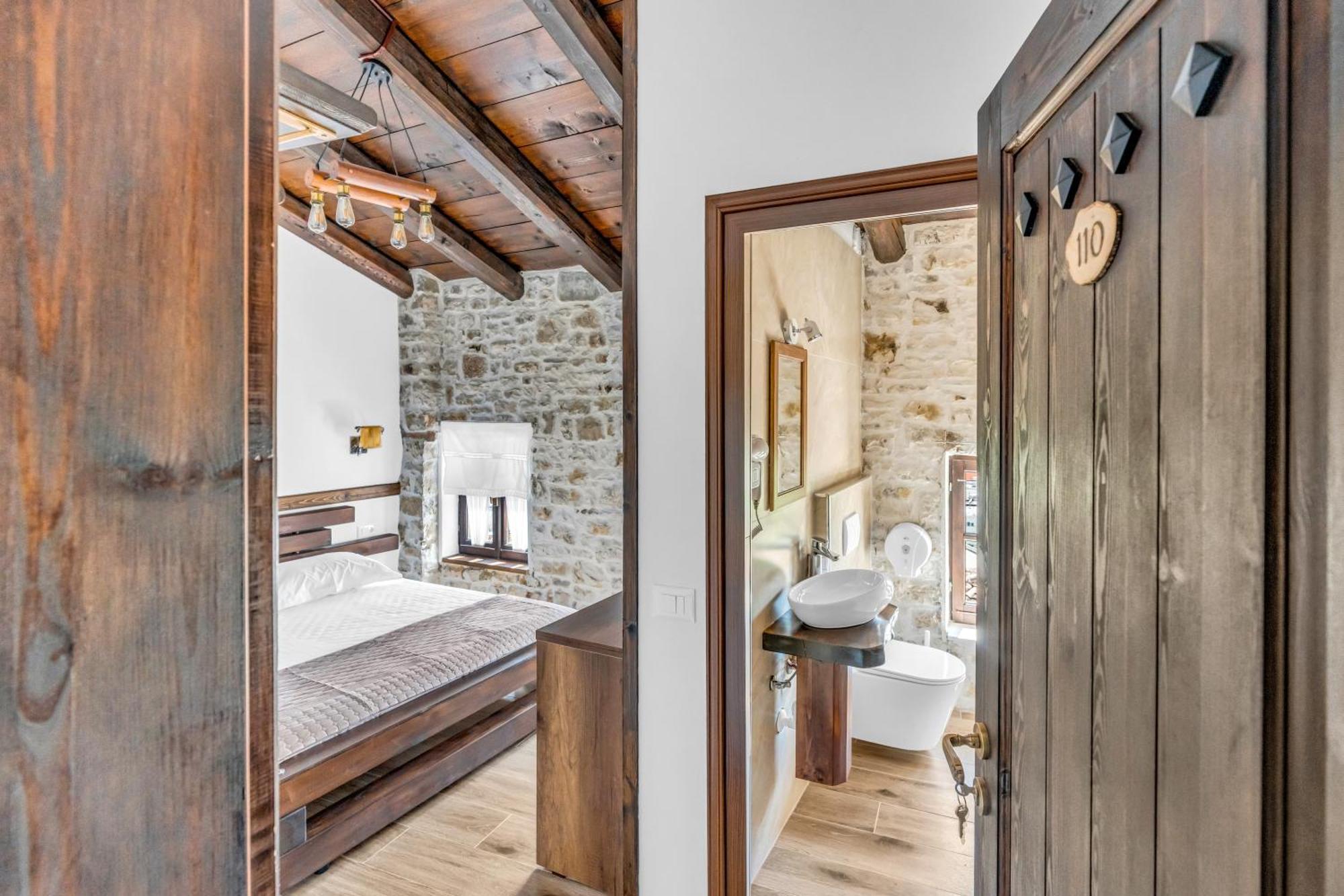 Hotel Bohem Берат Экстерьер фото